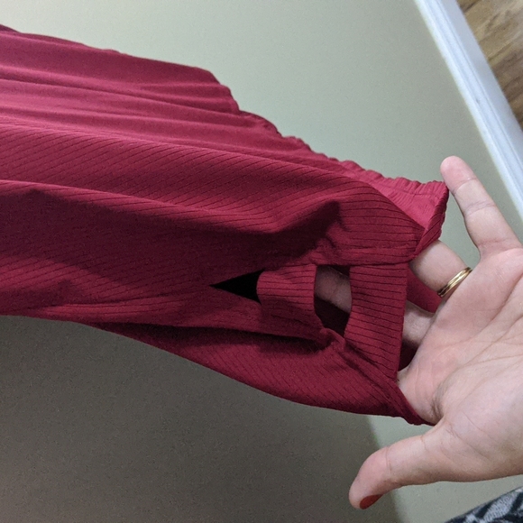 Nola red top with cutouts - Picture 3 of 3